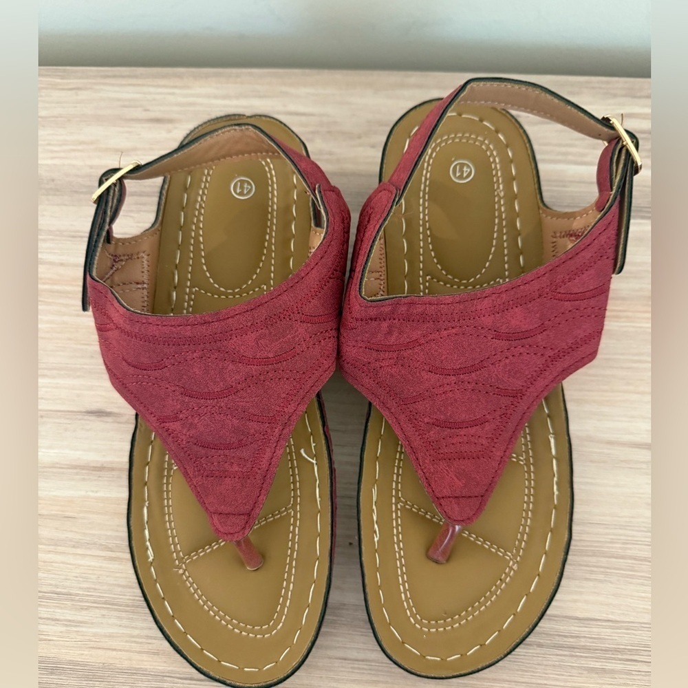 Cushioned red sandals size 9 womens NWOT